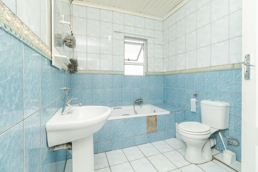 4 Bedroom Property for Sale in Devon Park Western Cape